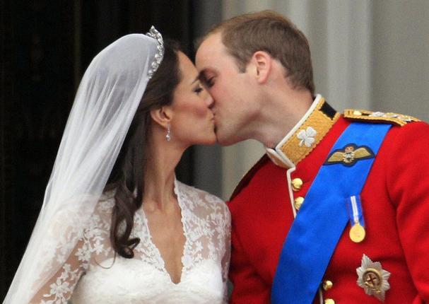 prince william and kate kissing. day Prince William married